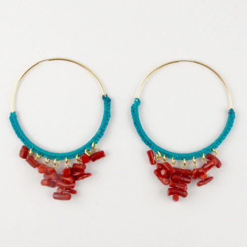 Boucles d'oreilles créoles gold-filled et corail rouge, tressage file de jade bleu