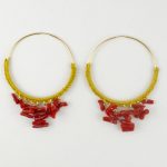 Boucles d'oreilles créoles gold-filled et corail rouge, tressage file de jade jaune