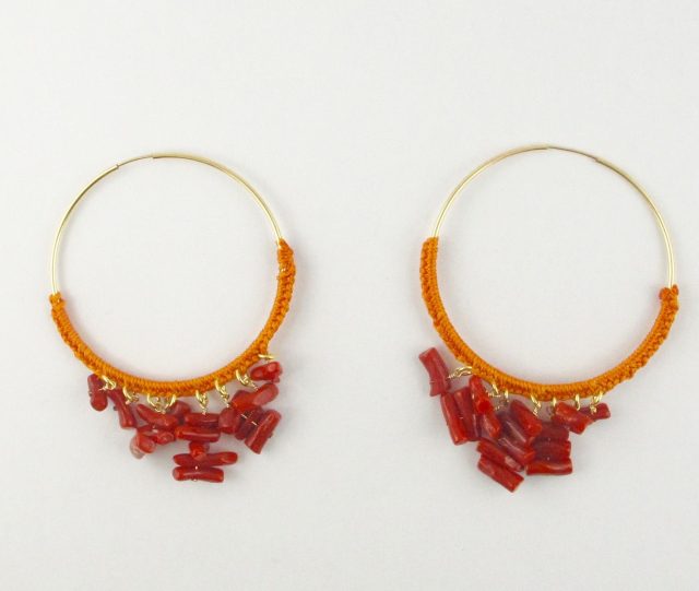 Boucles d'oreilles créoles gold-filled et corail rouge, tressage file de jade orange