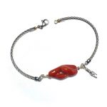 Bracelet semi rigide en argent 925/100e, or jaune 18 carats et acier  avec son anneau de véritable corail rouge de Méditerranée