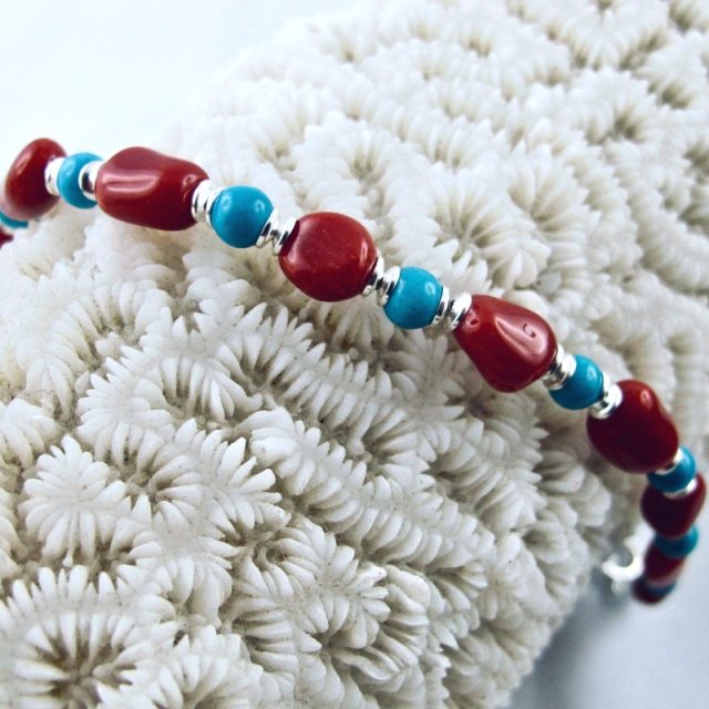 un bracelet aux couleurs de la méditerranée