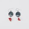 Boucles d'oreilles Ashvattha . Arbre de vie sculpté dans un disque de nacre black lip serti d'argent massif  et  perles (cuppolini) de corail rouge de Méditerranée. 