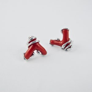 Boucles d'oreilles petite branche  de  véritable corail rouge de Méditerranée, sertie d'argent massif