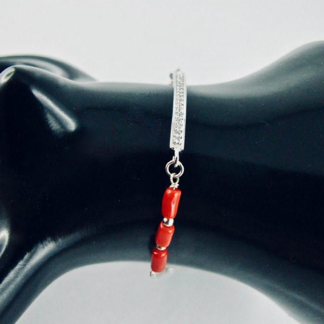 Bracelet barrette de zircon et de véritable corail rouge de Méditerranée,sur chaine forçat,  monté avec fermoir argent 925/1000e