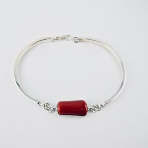  Bracelet semi-rigide en argent 925/100e et cabochon de véritable corail rouge de Méditerranée serti argent