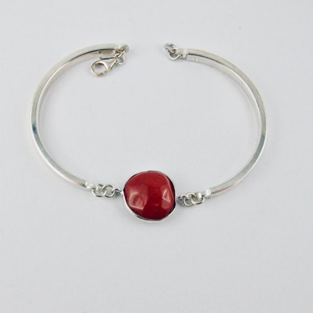  Bracelet semi-rigide en argent 925/100e et cabochon de véritable corail rouge de Méditerranée serti argent