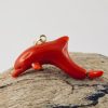 pendentif dauphin queue articulée corail rouge et or