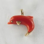 pendentif dauphin corail rouge et or