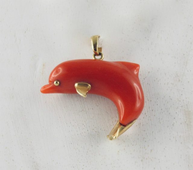 pendentif dauphin corail rouge et or