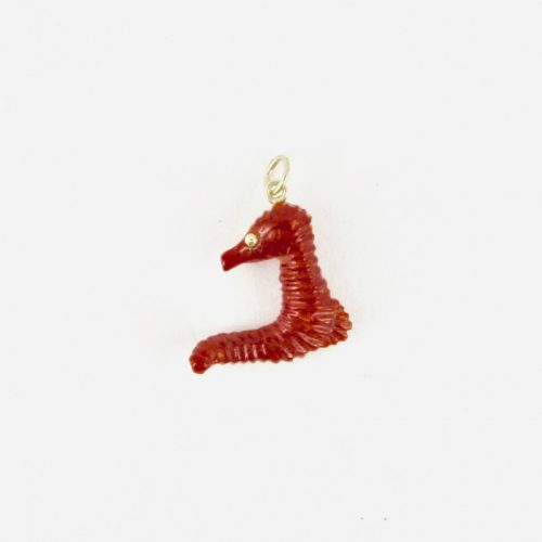 Pendentif hippocampe en corail rouge et or 750/1000e