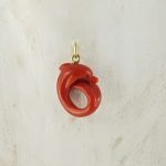 pendentif dauphin corail rouge et or