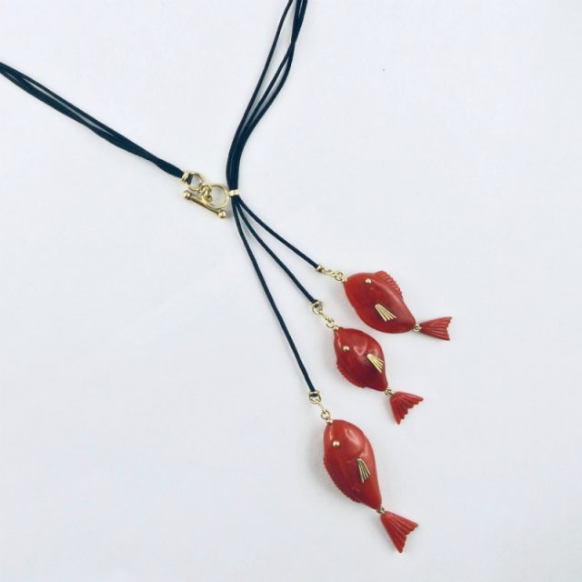 Collier 3 petits poissons rouges suspendus