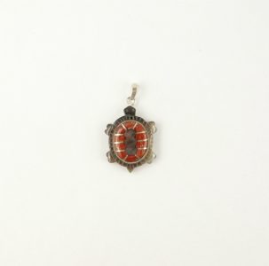 pendentif tortue corail rouge et black lip