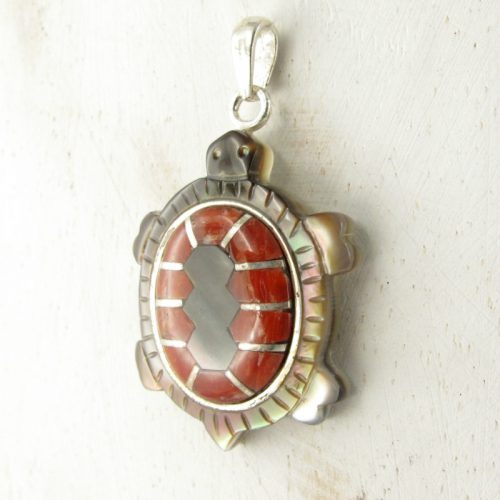 pendentif tortue corail rouge et black lip