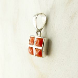 pendentif mosaik carré en véritable corail rouge et argent