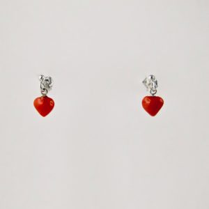 Boucles d'oreilles petit coeur en véritable corail rouge de Méditerranée, suspendu à une puce en argent 925/1000e 