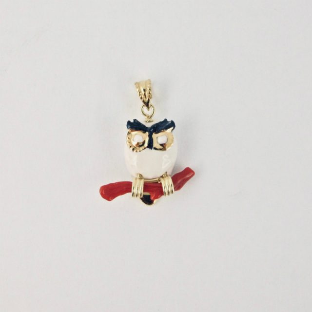 Pendentif Gufo Bianco, petite chouette enserrant une branche de véritable corail rouge de Méditerranée.