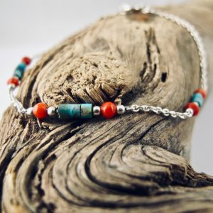 Bracelet de petites perles 3 mm  de véritable corail rouge de Méditerranée, perles de turquoise et chaine argent 925/1000e