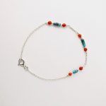 Bracelet de petites perles 3 mm  de véritable corail rouge de Méditerranée, perles de turquoise et chaine argent 925/1000e