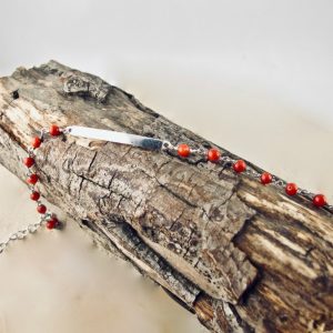 Bracelet  gourmette, composé de perles 3 mm de véritable corail rouge de Méditerranée, en argent 925/1000 , anti allergique (sans nickel), avec traitement anti ternissement