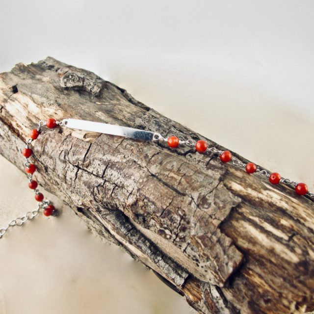 Bracelet  gourmette, composé de perles 3 mm de véritable corail rouge de Méditerranée, en argent 925/1000 , anti allergique (sans nickel), avec traitement anti ternissement