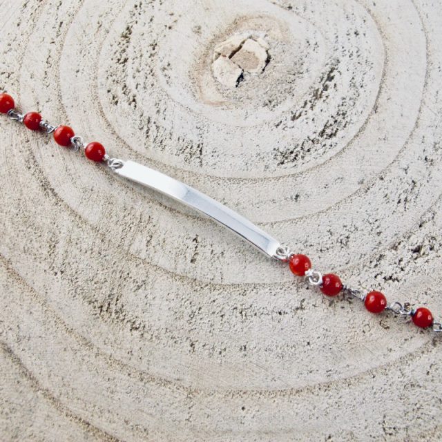 Bracelet  gourmette, composé de perles 3 mm de véritable corail rouge de Méditerranée, en argent 925/1000 , anti allergique (sans nickel), avec traitement anti ternissement