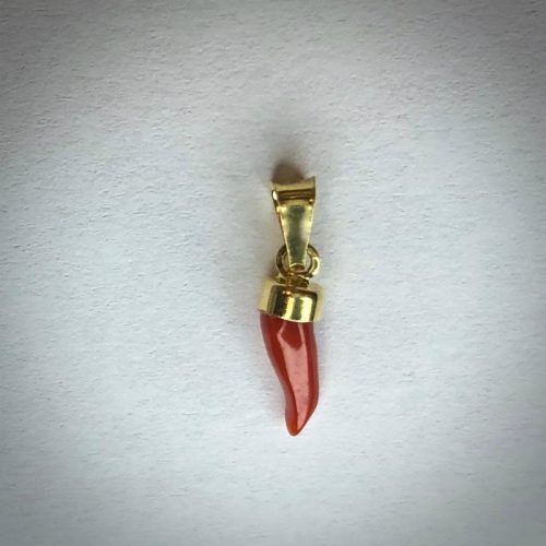 pendentif petite corne en véritable corail rouge de méditerranée,