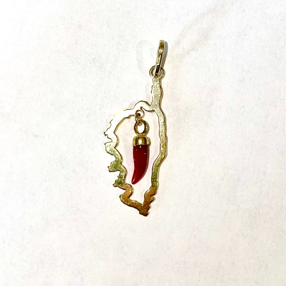 pendentif corne corail au creux de la corse